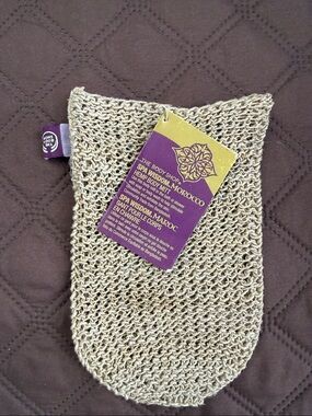 The Body Shop Beige Hemp Exfoliating Body Mitt